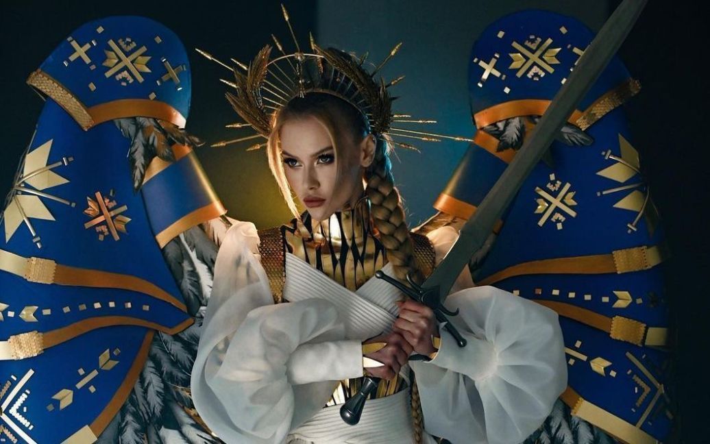 Українка Апанасенко з мечем і крилами ангела викликала фурор на конкурсі краси "Міс Всесвіт"