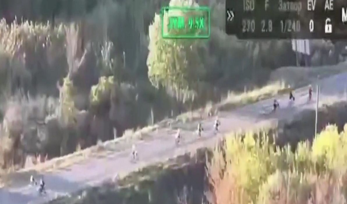 Жители покинули Олешки через минные поля, спасаясь от геноцида: видео прорыва блокады