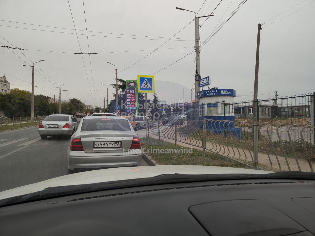 Бензиновый коллапс в Крыму: километровые очереди и тотальный дефицит на АЗС