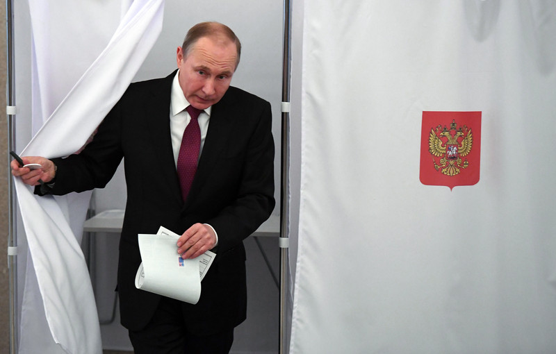 В России разразился громкий скандал из-за фальсификации выборов Путина: опубликовано видео, возмутившее Сеть наглостью - кадры