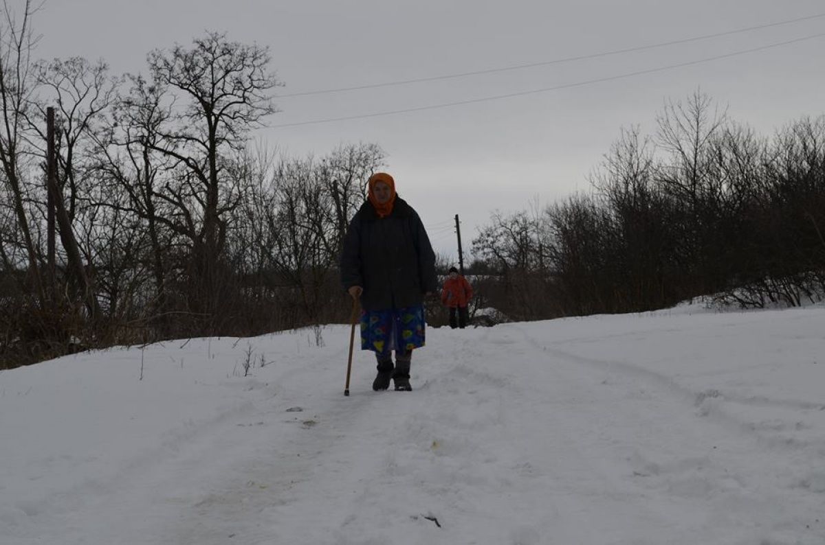 ​До города через болото и обстрелы: жители Новоалександровки рассказали о жизни в прифронтовой зоне