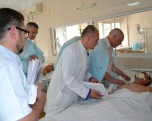 Днепропетровские больницы принимают раненных военных под Марьинкой, - ОГА