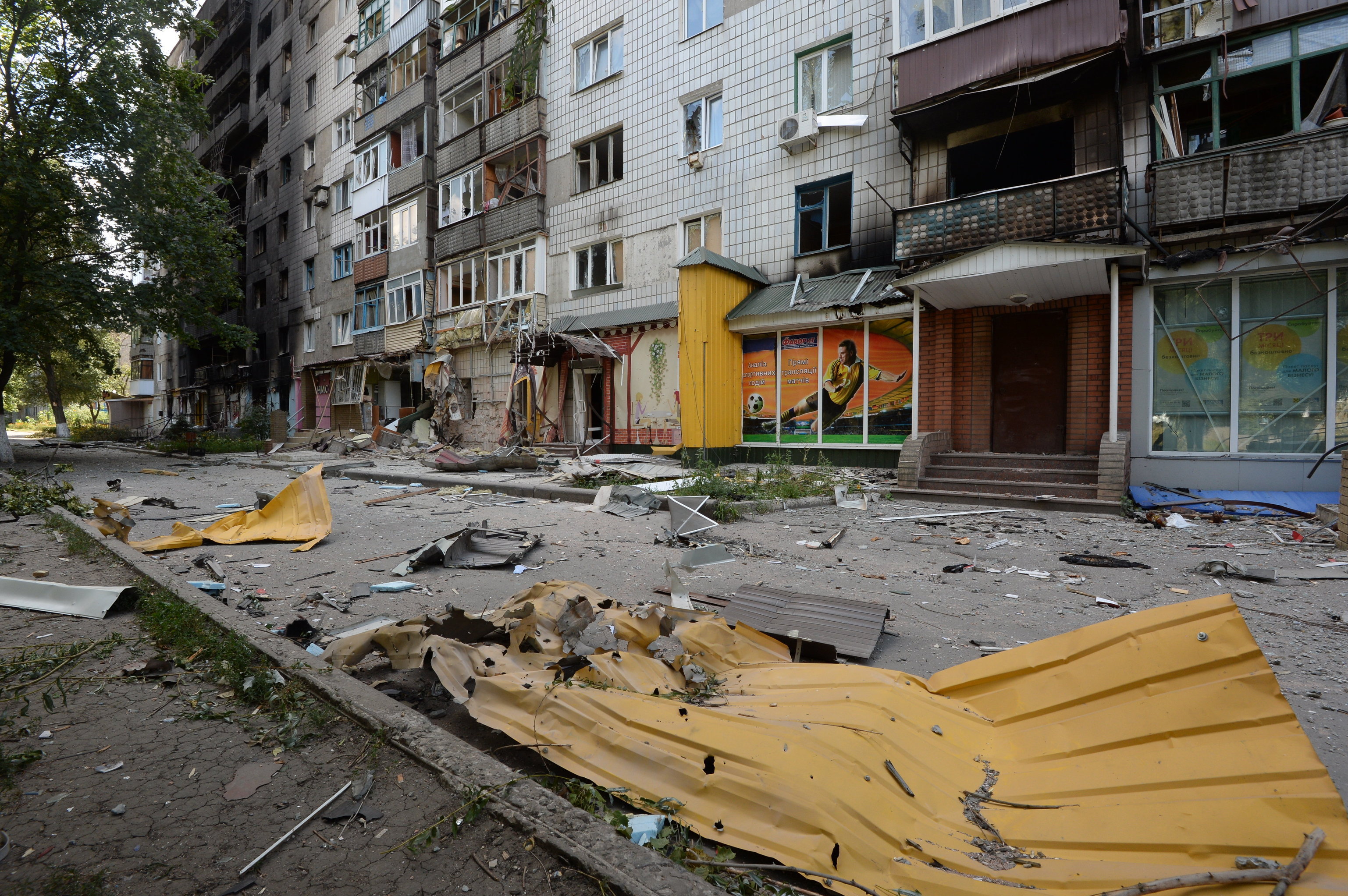 В Донецке обстрелам подверглись три района города. Есть значительные разрушения, - администрация