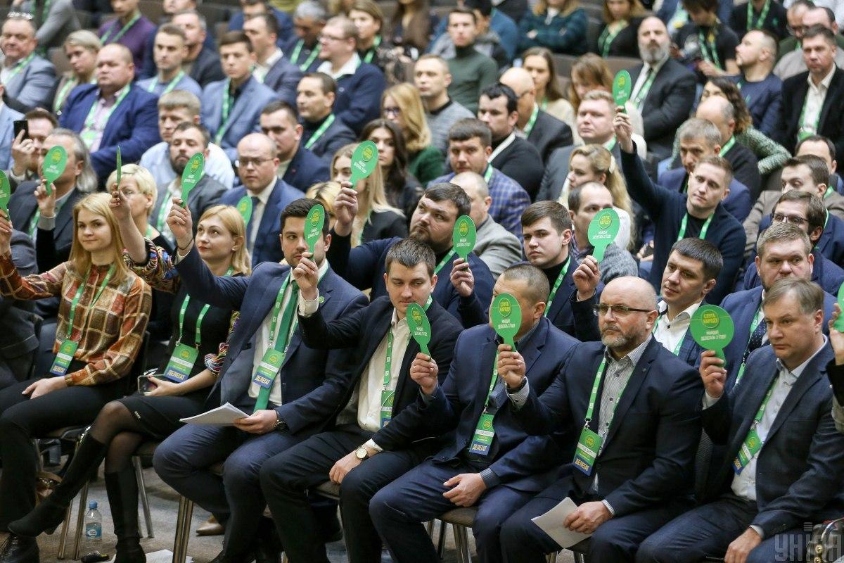 СМИ узнали, кого Зеленский назначил "смотрящими" в регионах на местные выборы