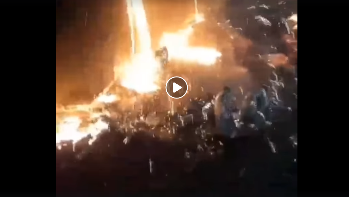 Адские кадры аварии на "Азовстали": 2000 тонн раскаленного чугуна затопили цех с работниками 