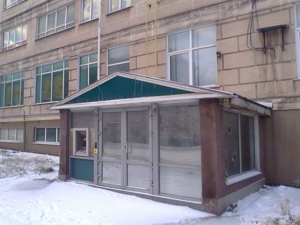 Жители "ЛНР" показали, что стало со зданиями банков Украины в оккупации: фото