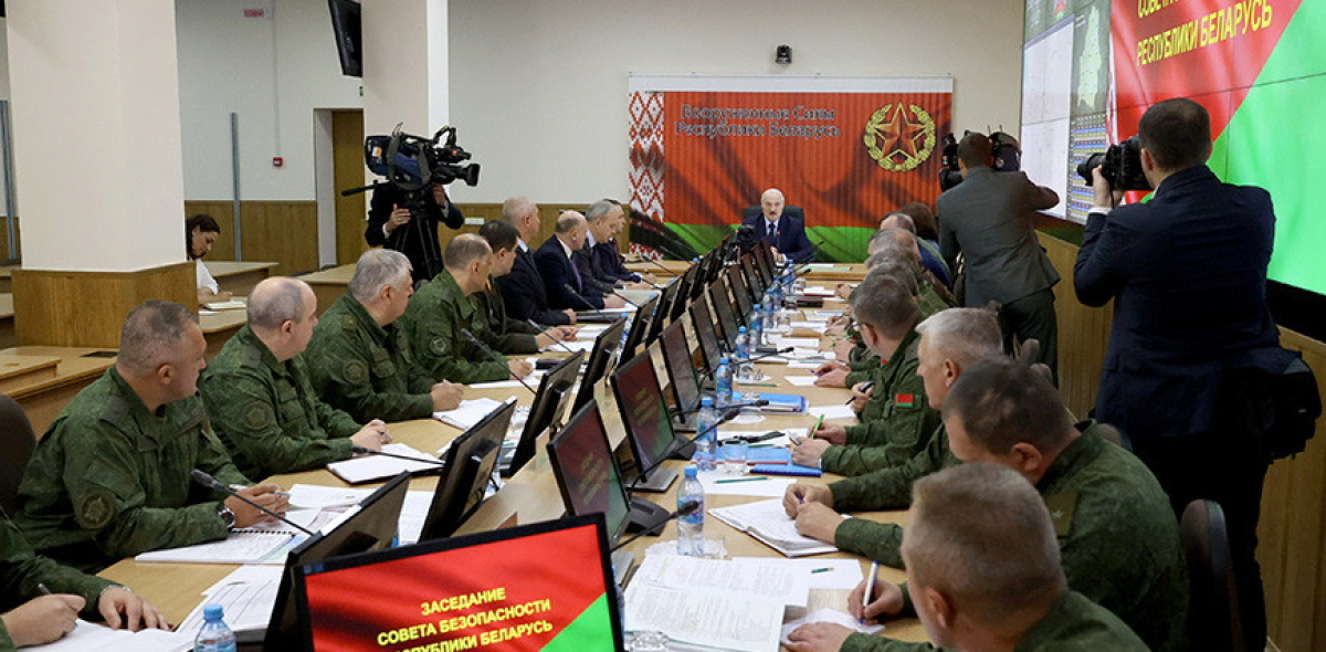Лукашенко отдал приказ перебросить бригаду ВДВ к границам Литвы и Польши