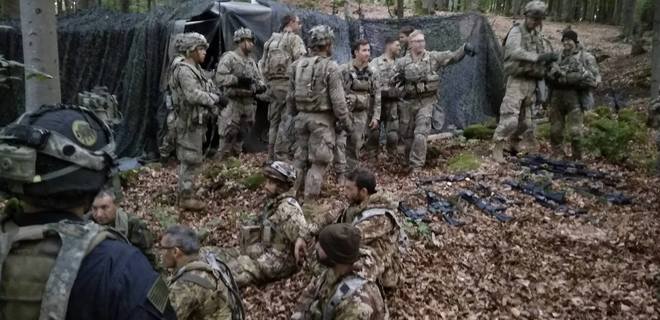 "Джентльмены, оружие на пол!" - украинские десантники захватили "вражеских" американских солдат, кадры