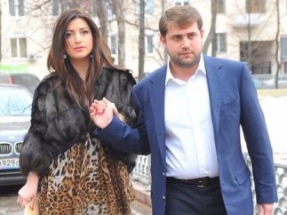 Ранее обвиняемый в коррупции муж Жасмин стал мэром в Молдавии