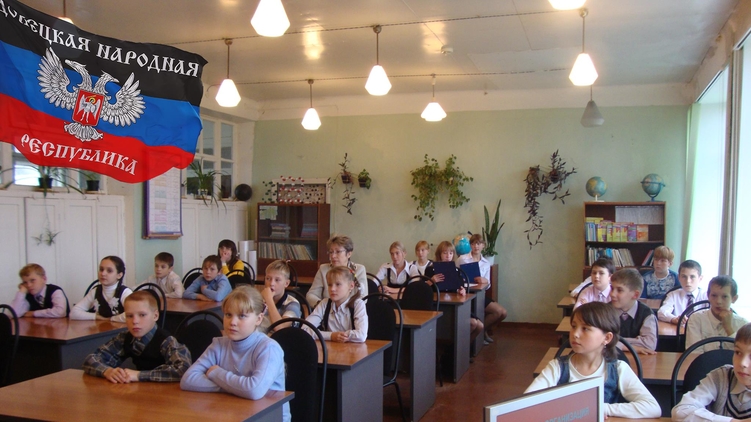 Украина намеренно стирается из их сознания: как Плотницкий и Захарченко жестоко промывают школьникам мозги "великой историей России"