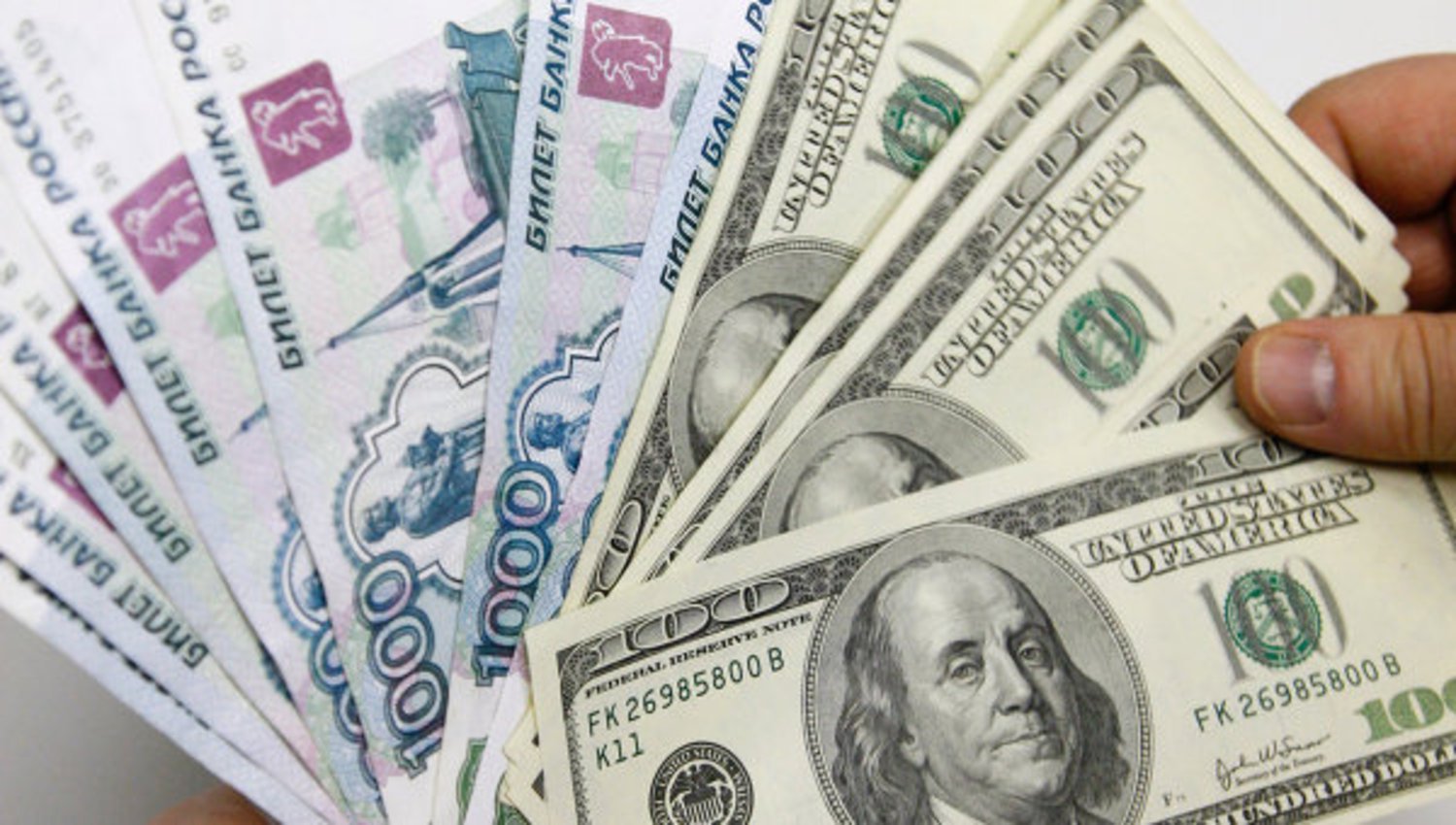 Америка похоронила рубль: в США ставки на падение российской валюты превысили ставки на ее рост на сумму около 15 млрд руб
