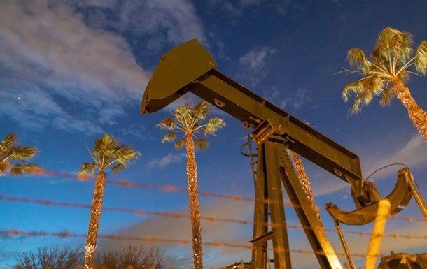 Цена на нефть обвалилась: причиной послужили новости из России и США