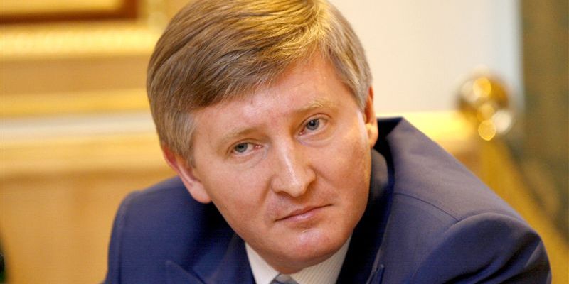 Холдинг Ахметова назвал причины закрытия "Бруснички" и "Параллели" в зоне АТО