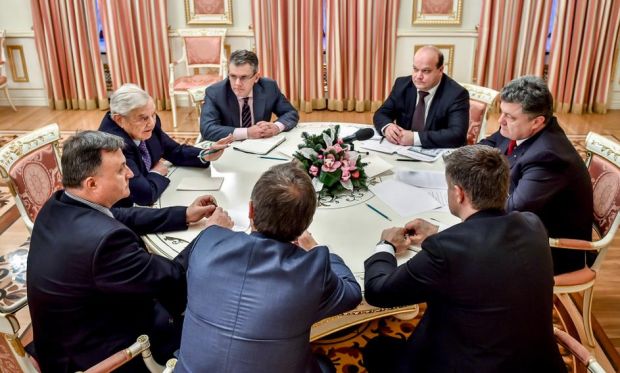 Петр Порошенко в Киеве обсудил с Джорджем Соросом расширение экономической помощи Украине