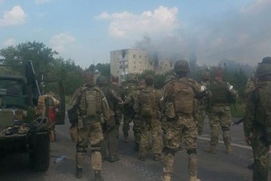 В Донецке неспокойная обстановка. В связи с боевыми действиями ограничено движение транспорта в Петровском районе, - администрация