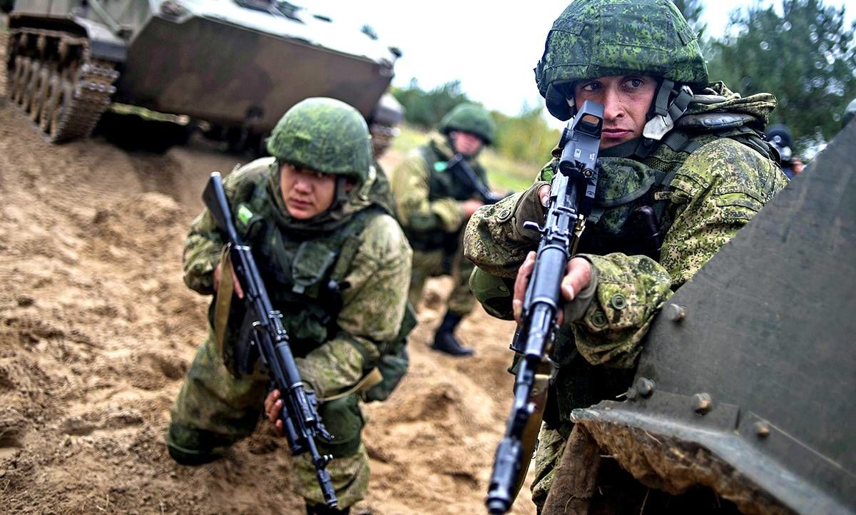 Росія готова застосувати армію поза своїми кордонами: Косачов озвучив умову