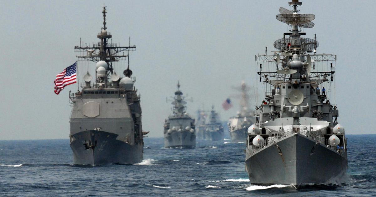 Кремль экстренно принял решение по Крыму: бомбардировщики и корабли НАТО окружают Россию с юго-запада
