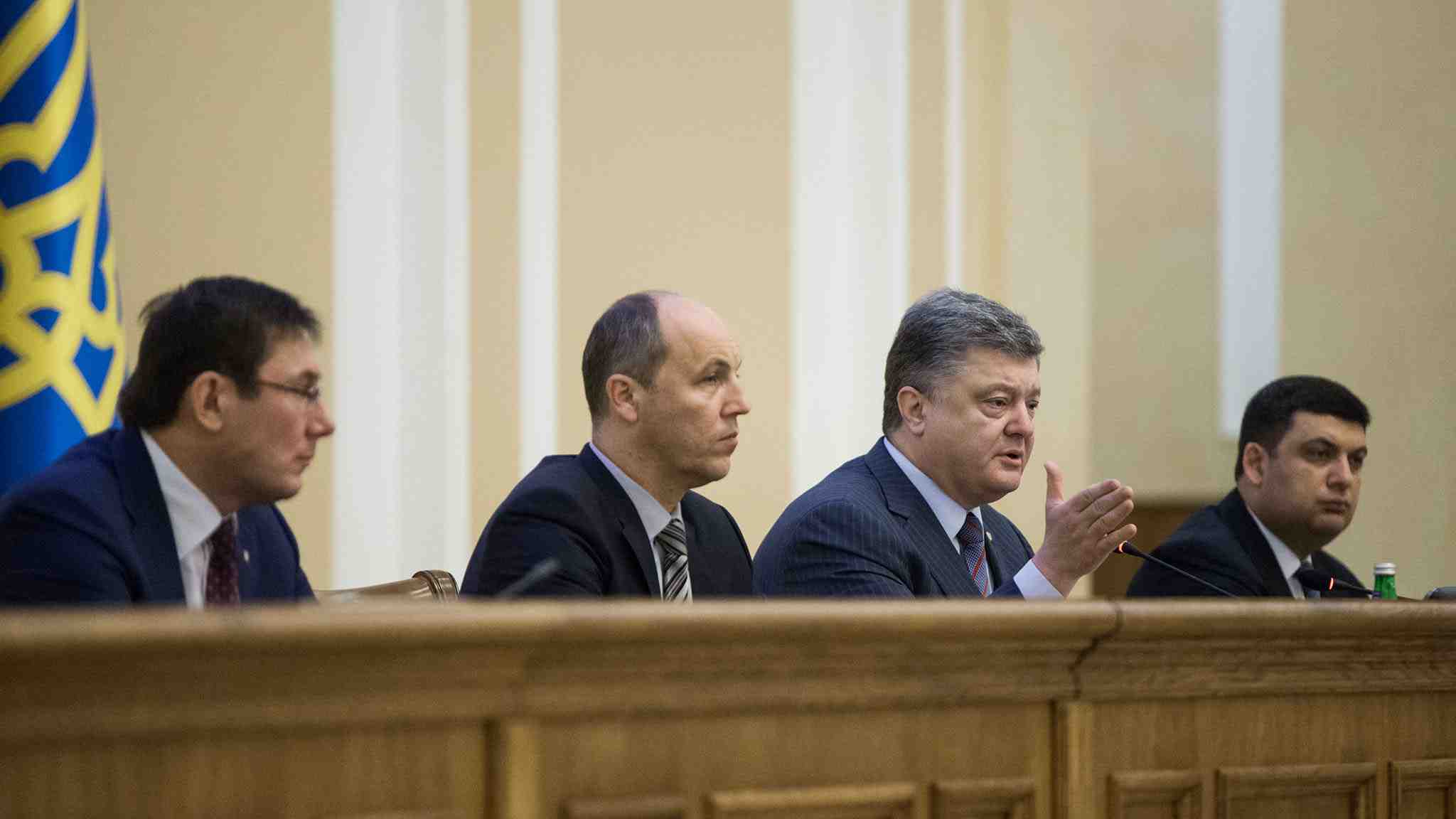 СМИ: команда Порошенко хочет пойти на внеочередные выборы в Верховную Раду