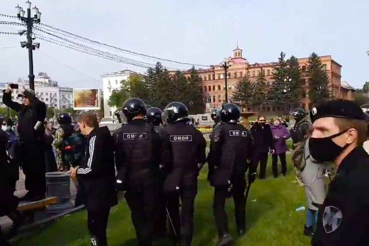 ​В Хабаровске на 92-й день протестов власти пустили в дело ОМОН - десятки избитых и арестованных