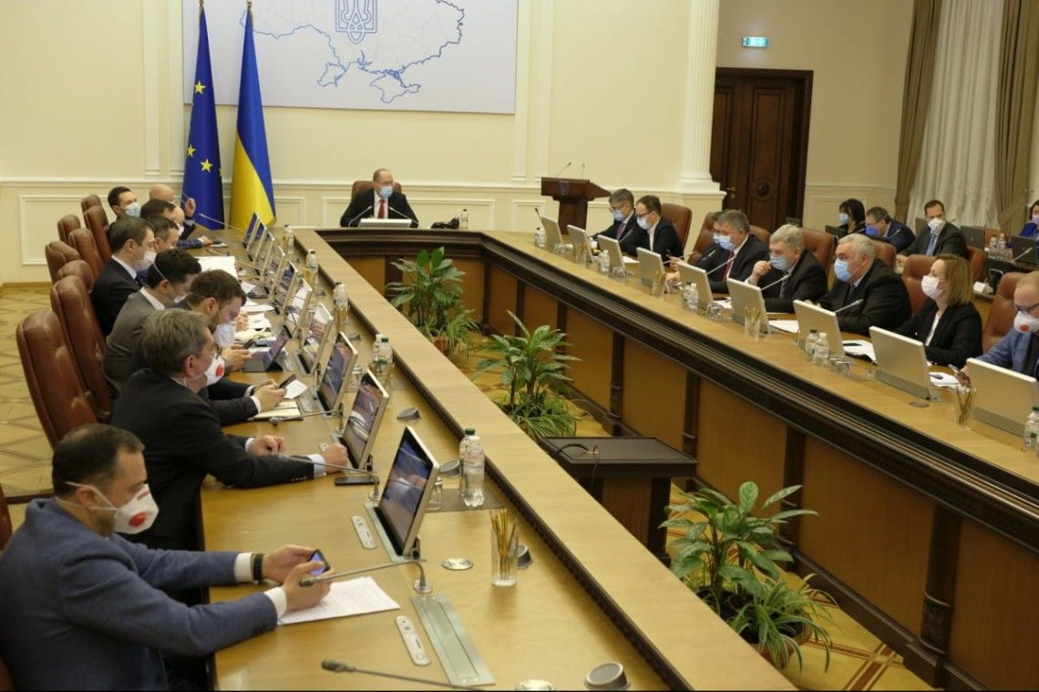 Кабмин ограничил цену на газ после протестов по всей Украине