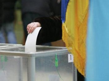 Выборы юбилею не помеха. В Одесской области ради празднования закрыли избирательный участок 