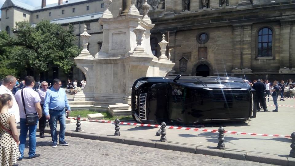 Кровавое ДТП  возле костела Святого Андрея Первозванного во Львове: первые данные о водителе, наехавшем на людей