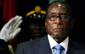 Президент Зимбабве оступился и упал с трибуны