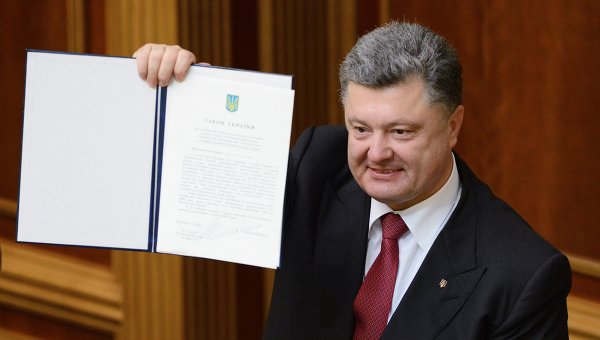 Порошенко во Львове пообещал вернуть Крым, а затем отстроить новый Донбасс