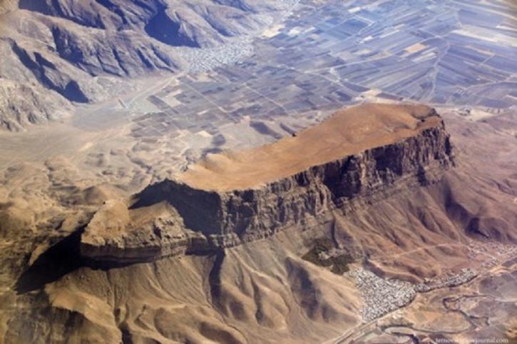 На горе Арарат найдены обломки Ноева ковчега: британские СМИ сообщили удивительные доказательства