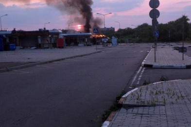 Новые разрушения в Донецке: загорелся автовокзал "Западный"