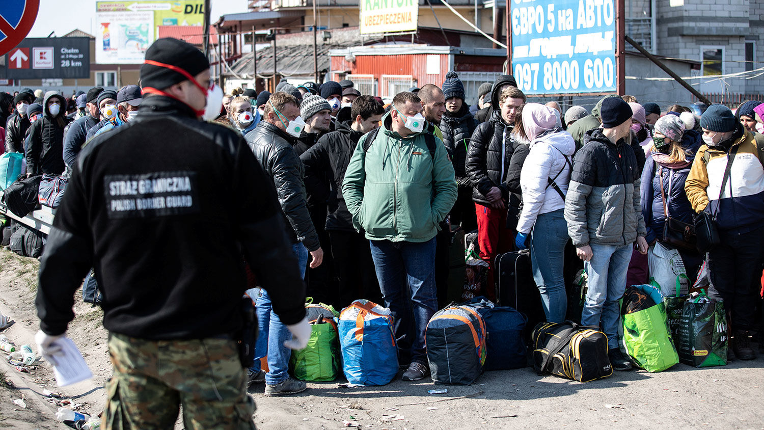 Польша начнет вакцинировать украинцев на границе: названы условия