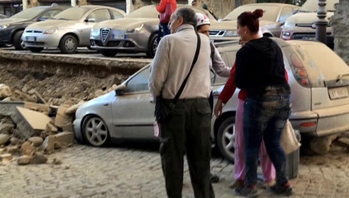 В Италии 10-летняя девочка после землетрясения пролежала под завалами почти сутки и выжила