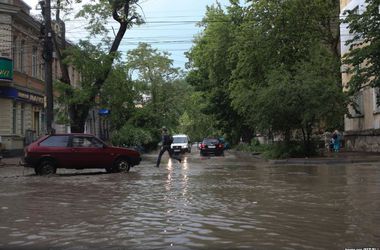 В Крыму частично началась эвакуация жителей: спасатели ожидают повышение уровня воды в реке Кача