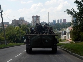 По Донецку промчалась колонна боевой техники в сторону Червоногвардейки
