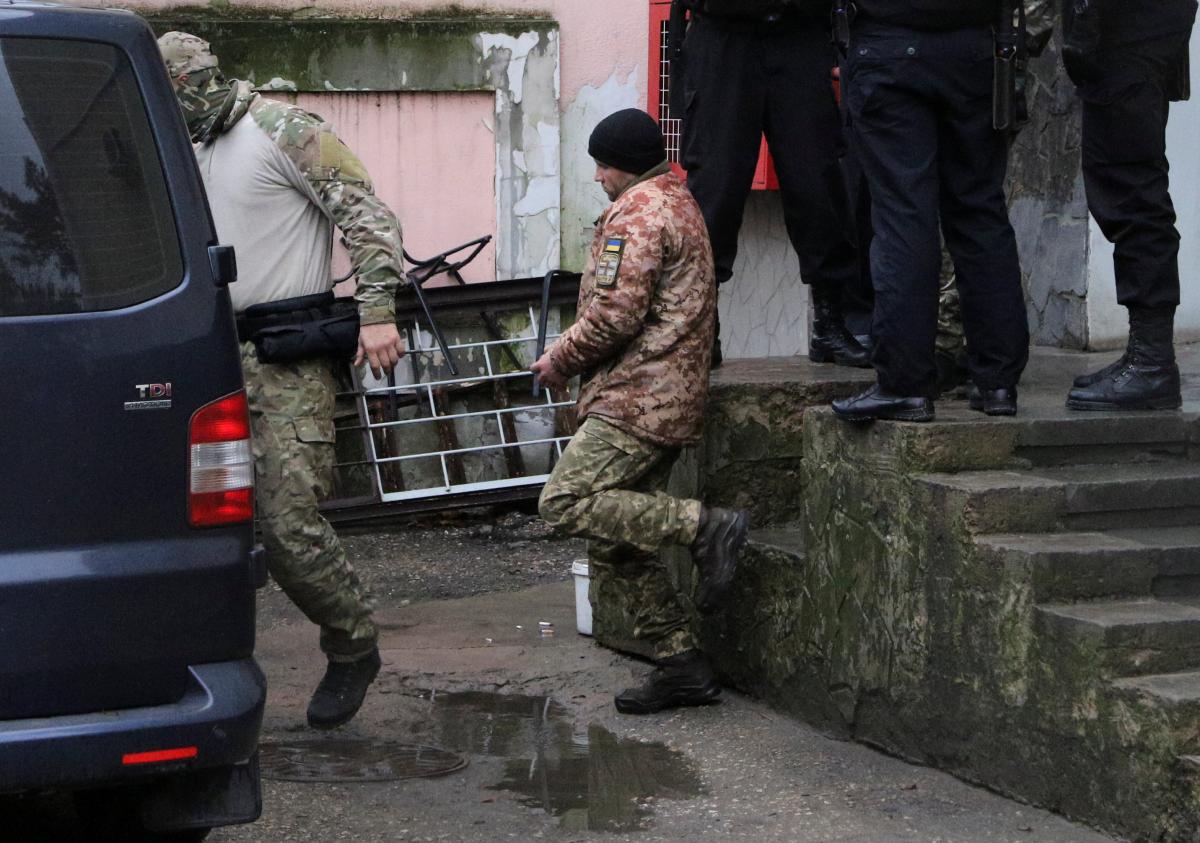 Из СИЗО и больниц исчезли: оккупанты РФ вывезли 24 захваченных моряка в неизвестном направлении - адвокат 