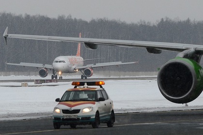 В «Домодедово» совершил аварийную посадку легкомоторный самолет