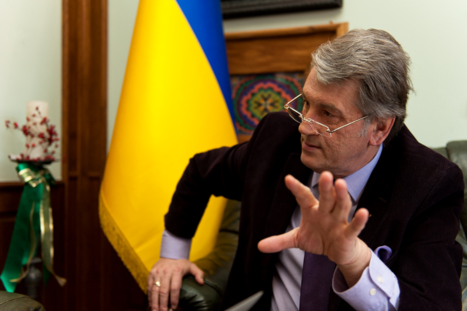 Граждане требуют назначить третьего президента Украины Виктора Ющенко главой Нацбанка: идет сбор подписей