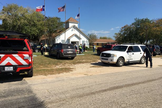 Полицейские назвали имя техасского стрелка, убившего 27 прихожан баптистской церкви: появились кадры с места трагедии