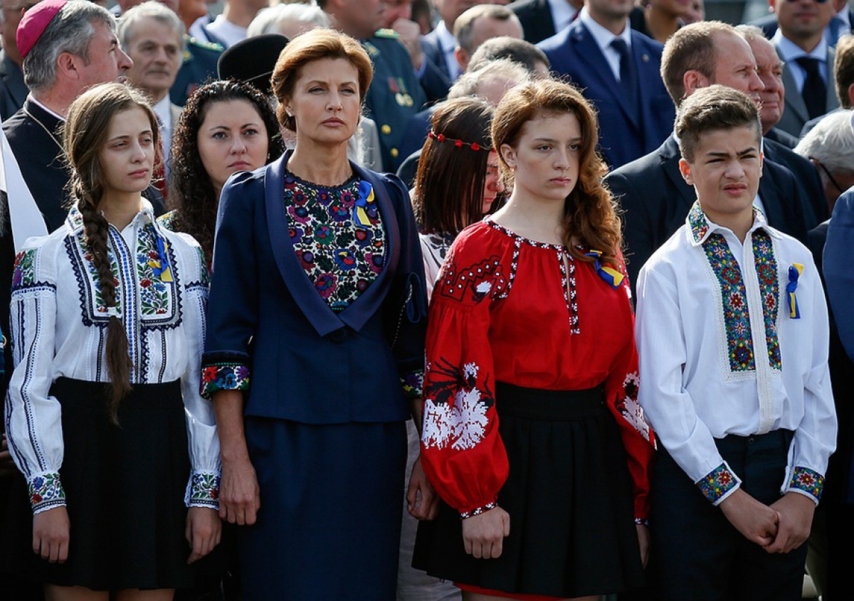 Впервые новая власть похвалила семью Порошенко: что известно