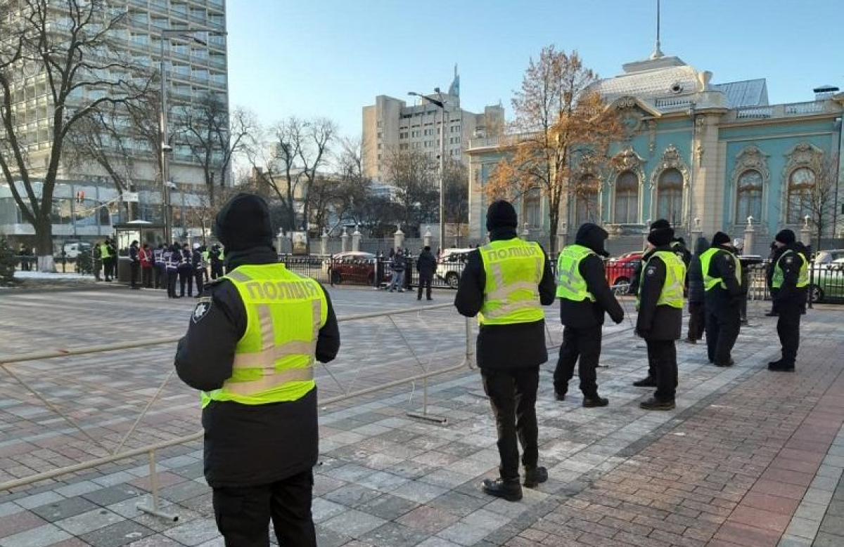 В центр Киева стягивают полицию и Нацгвардию, кинологи и  взрывотехники готовятся к защите населения