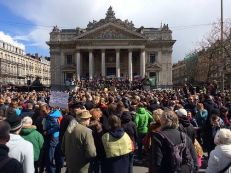 Брюссель восстал против терроризма: тысячи людей устроили марш в центре города 