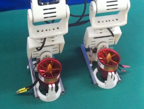 Инженеры создали робота, который перешагнул пропасть, – кадры