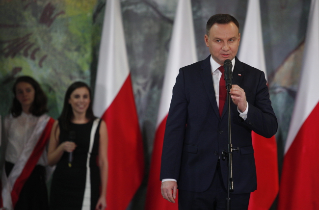 "Для меня поляк - это тот, кто хочет работать на Польшу", - Президент Польши Дуда обвинил мировые СМИ в за то, что они представили участников националистического марша в Варшаве как нацистов