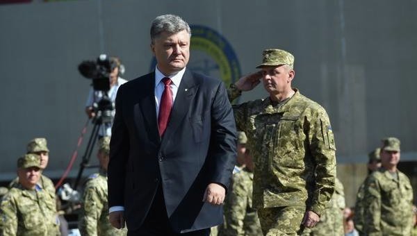 Порошенко - бойцам АТО: "Вы - наш приоритет! Благодаря ВСУ независимость Украины в 2014 году не остановилась на цифре 23"