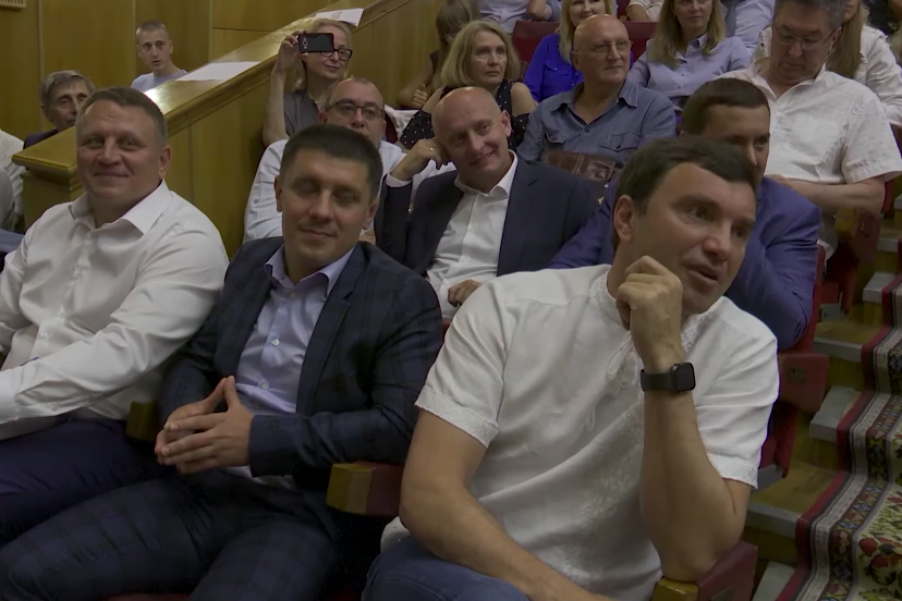 ​"Жаркий спор" Зеленского с депутатом из-за 175 млн гривен попал на видео: "порешали" за 3 минуты