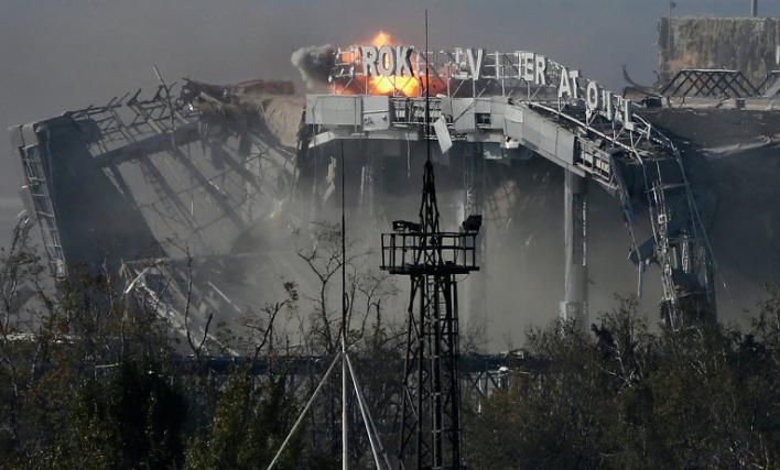 В Донецке слышны взрывы в районе аэропорта - очевидцы