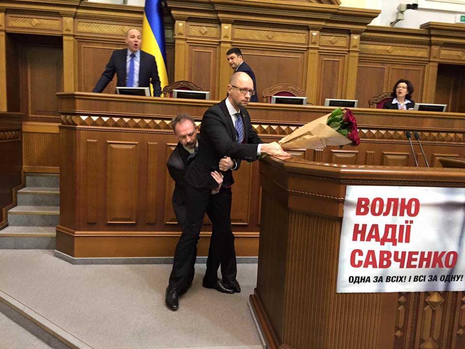 БПП вернул в свои ряды скандального депутата Барну, который "носил на руках" Арсения Яценюка