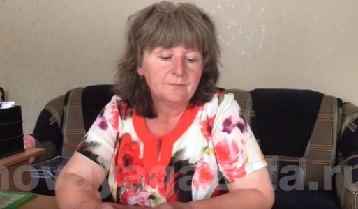 ​"Наших войск там нет, я верю", - мать захваченного в плен "ихтамнета" Агеева продолжает верить, что Россия не участвует в конфликте на Донбассе (кадры)