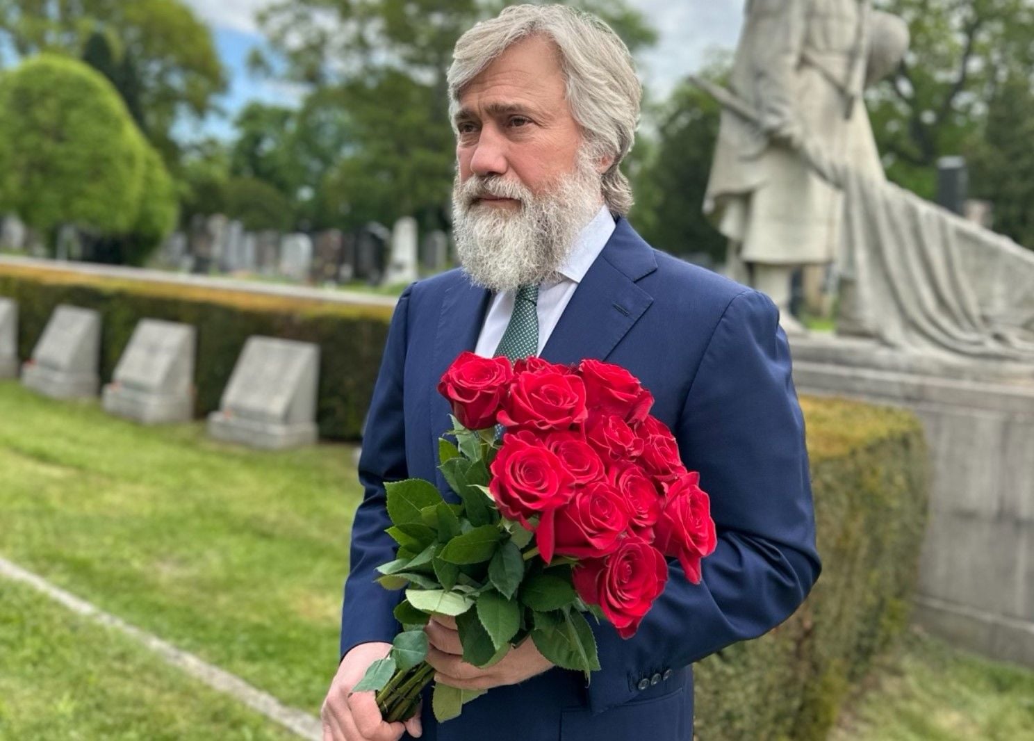 СМИ узнали, как бизнес семьи беглого олигарха Новинского в Крыму помогает армии РФ