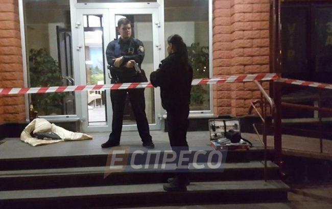 В кафе "Арго" в Киеве пожилой иностранец убил жителя Запорожья и ранил жителя Донецка - кадры 